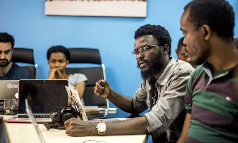 Jeunes en apprentissage numérique
